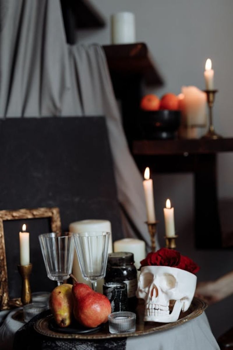 Black green moss mushroom table runner candles skulls pumpkins elegant Halloween