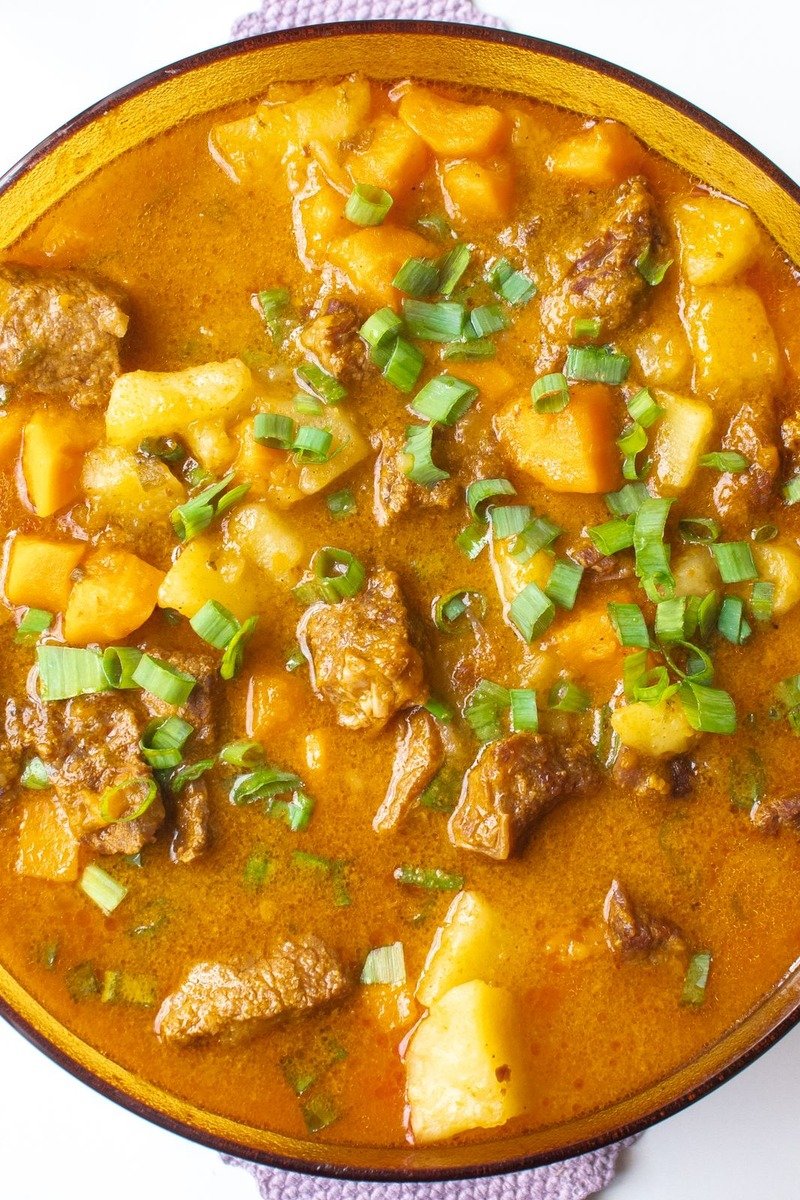 Slow cooker beef stew with potatoes and carrots