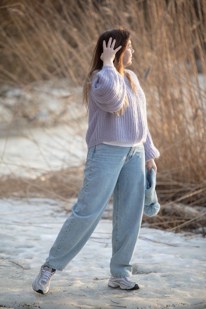 Woman in a chunky sweater with straight-leg jeans in December