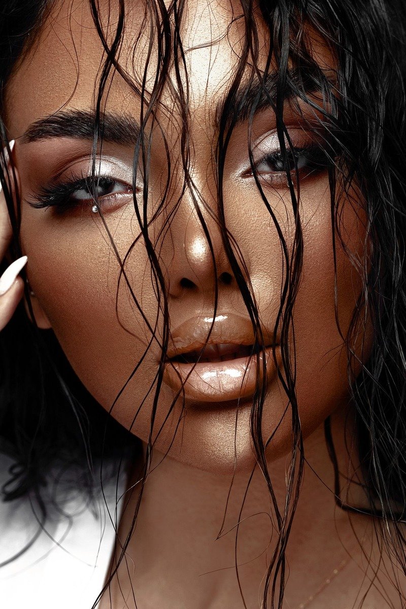 Dewy cloud skin finish with fresh radiant glow