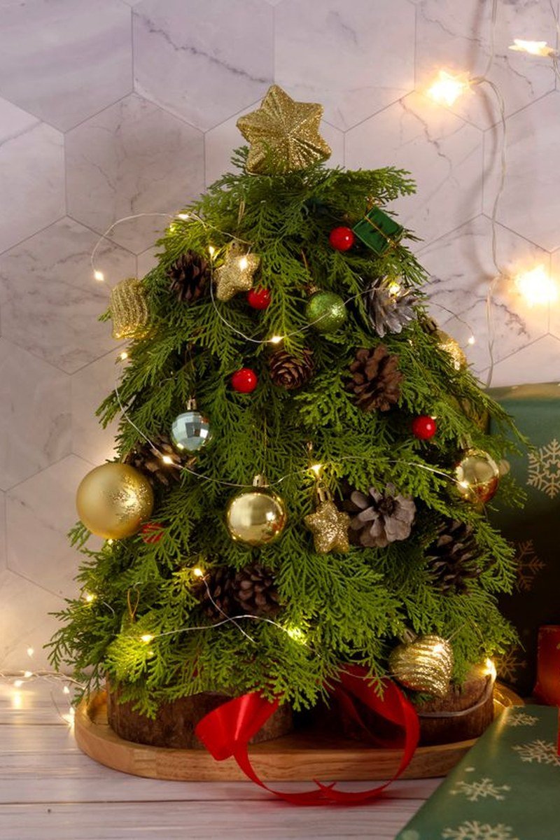 Christmas tray decor idea anchor piece