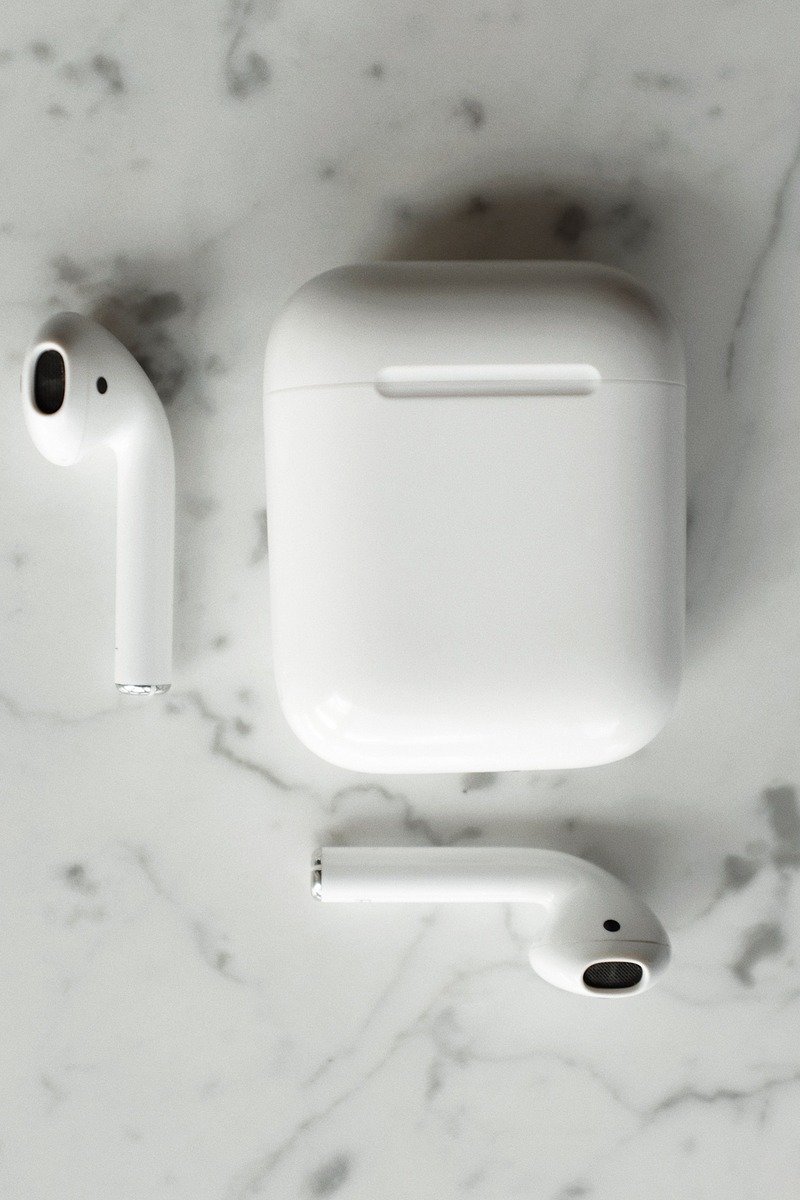 Noise cancelling earbuds