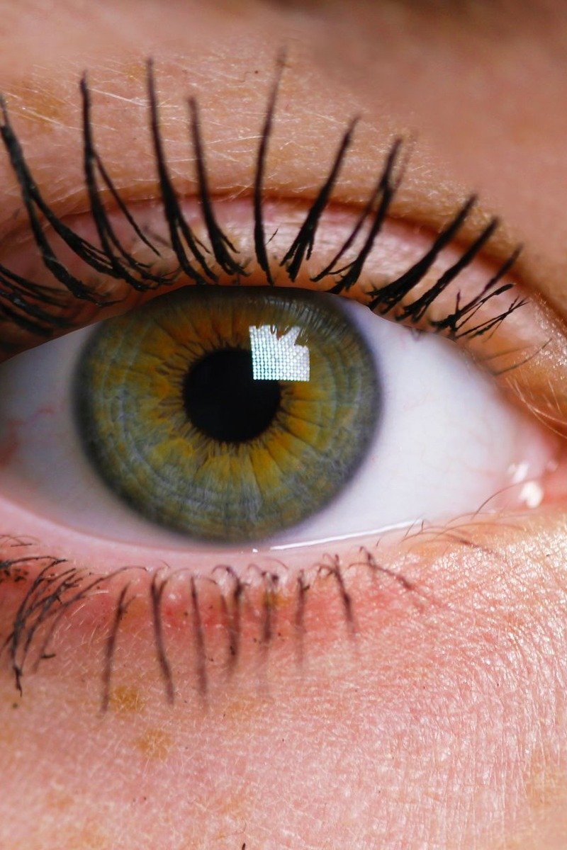 Natural crisscross false lashes with interwoven fibers