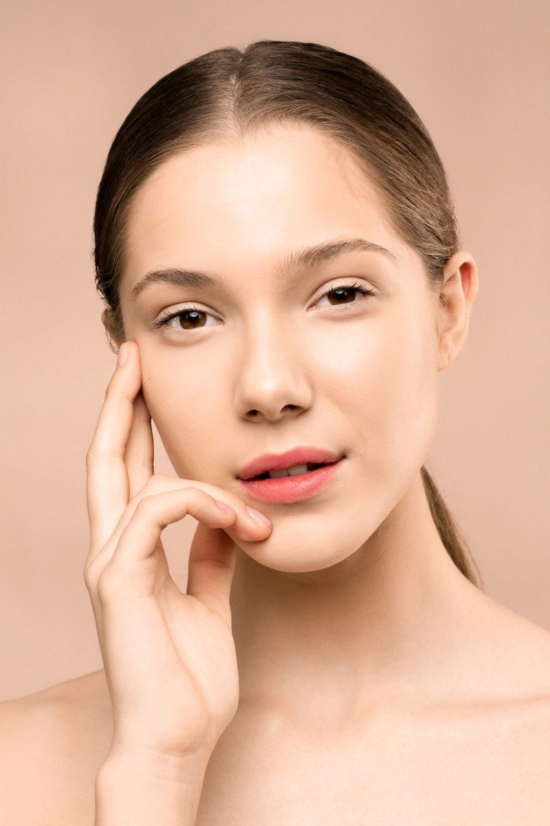 Soft-focus cloud base makeup blurring imperfections
