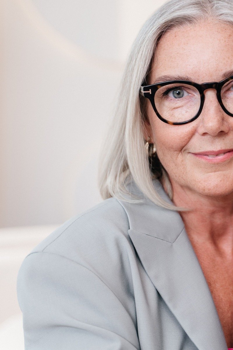 Woman over 50 with a shoulder length lob haircut