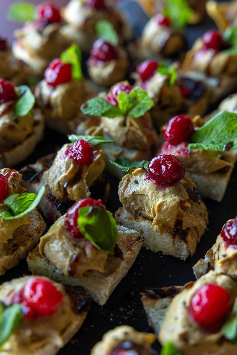 Cranberry brie bites in puff pastry cups