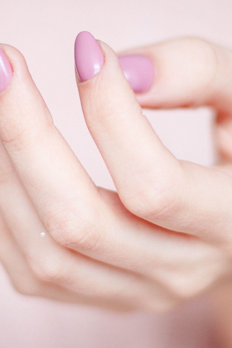Soft dusty pink nails