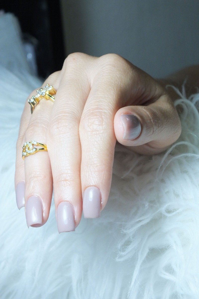 Soft grey lilac nails