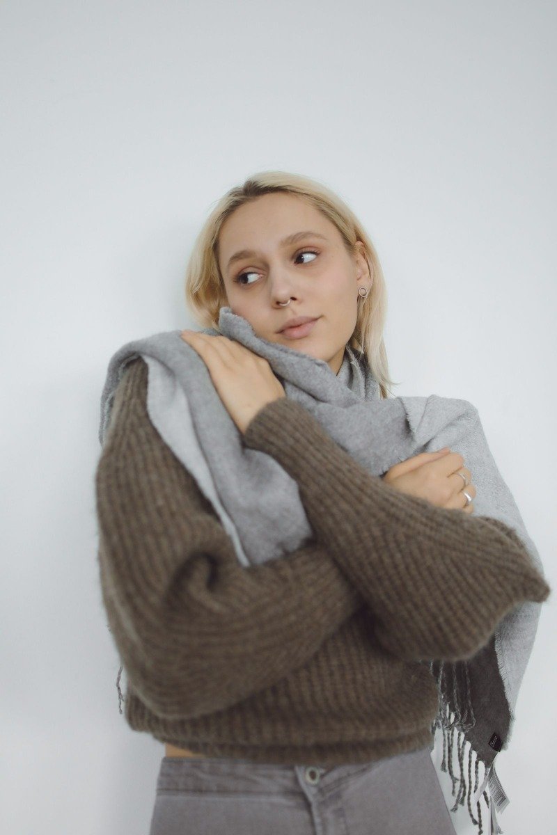 Woman wearing a soft grey wrap