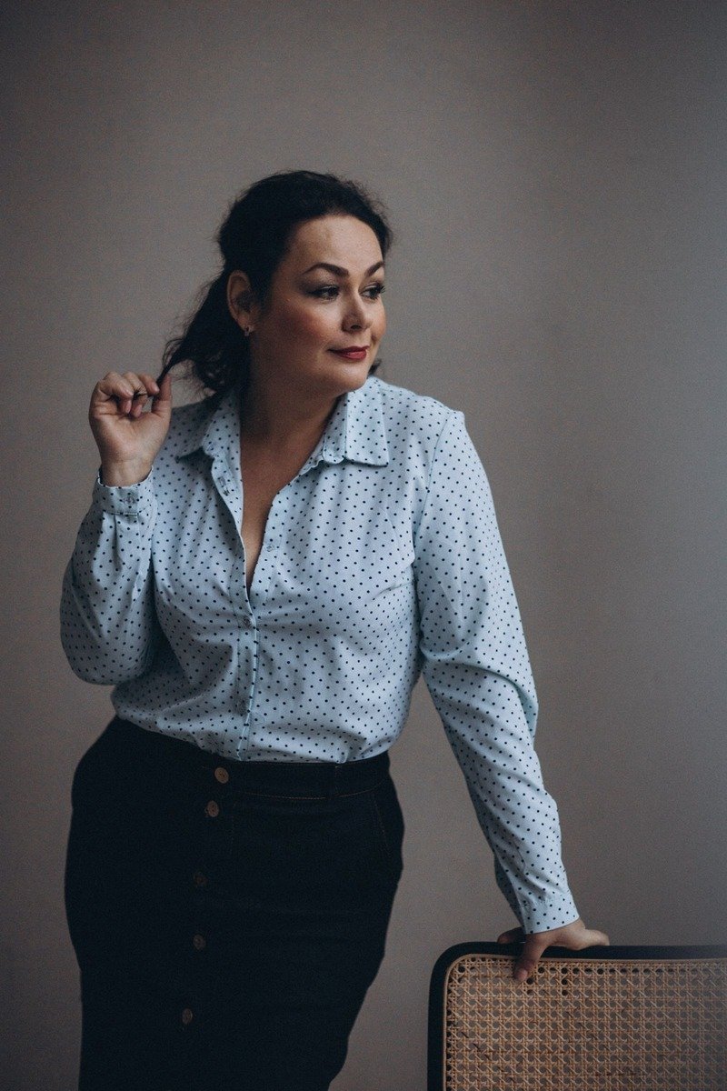 Blouse and pencil skirt outfit