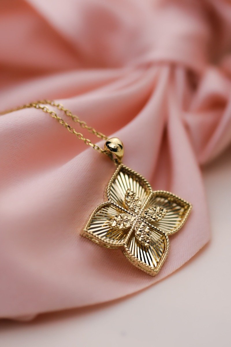 Necklace as a graduation gift