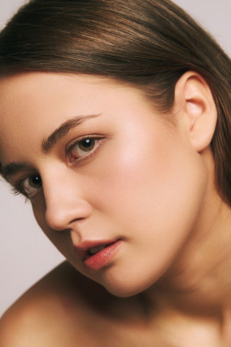 Natural everyday cloud skin with minimal makeup