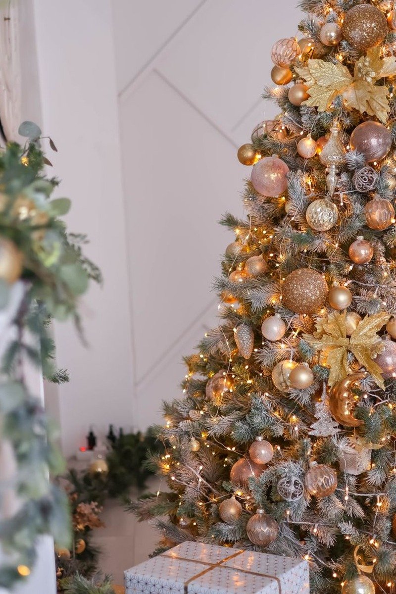 Ralph Lauren Christmas decor idea layered tree
