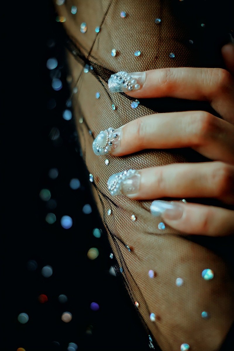 silver sparkle accent Christmas nail design