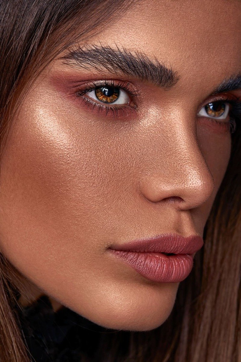 Softly blurred contour sculpting over cloud skin base