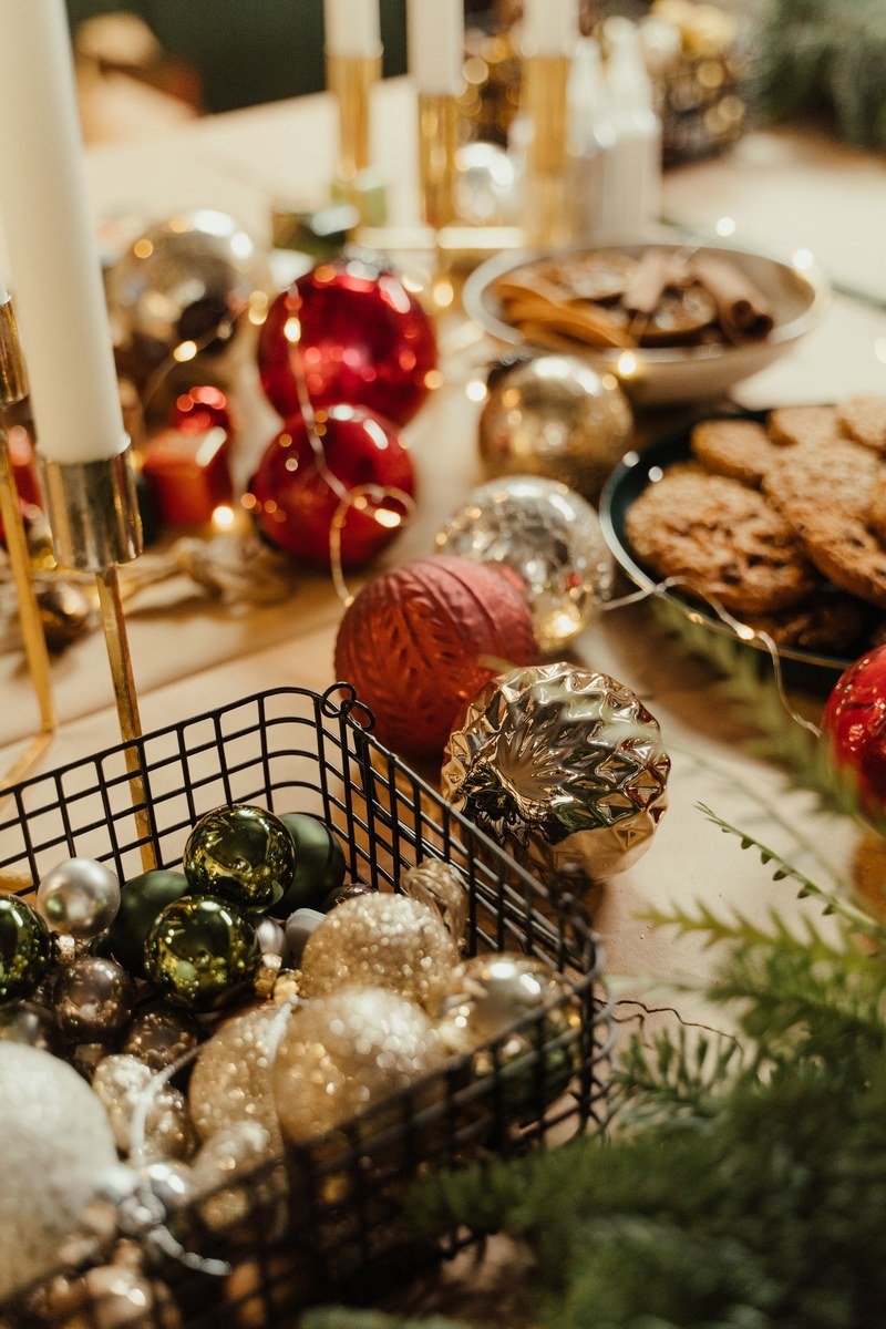 Christmas tray decor idea reusing pieces