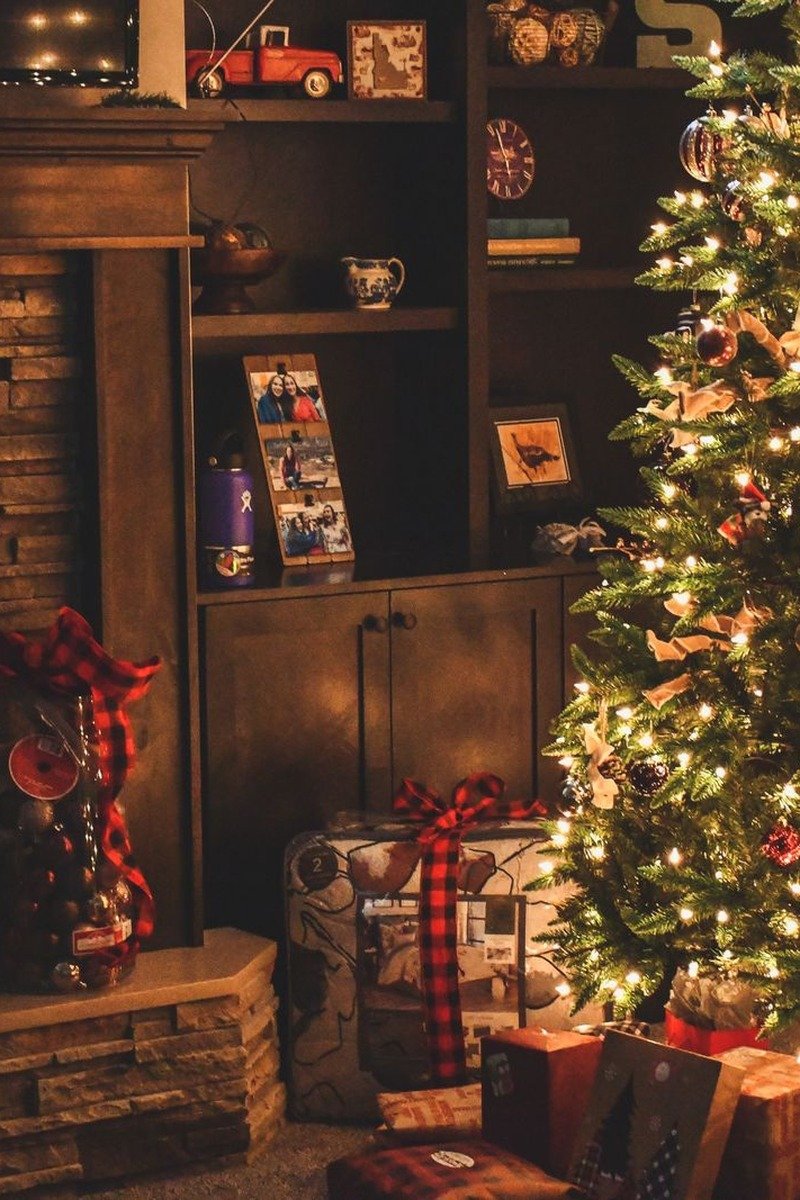 Ralph Lauren Christmas decor idea warm white lights