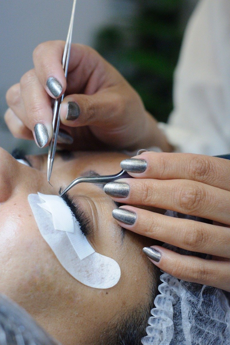 Individual wispy lash fibers for a customized natural look
