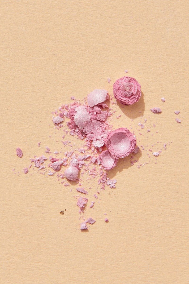 Powder-gel dusty rose blush with bouncy texture