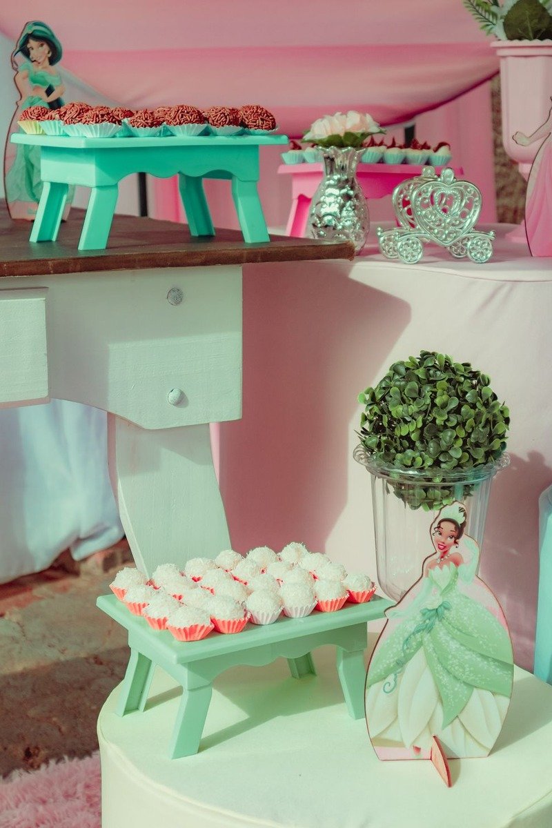Pink princess castle backdrop at a little girls birthday party