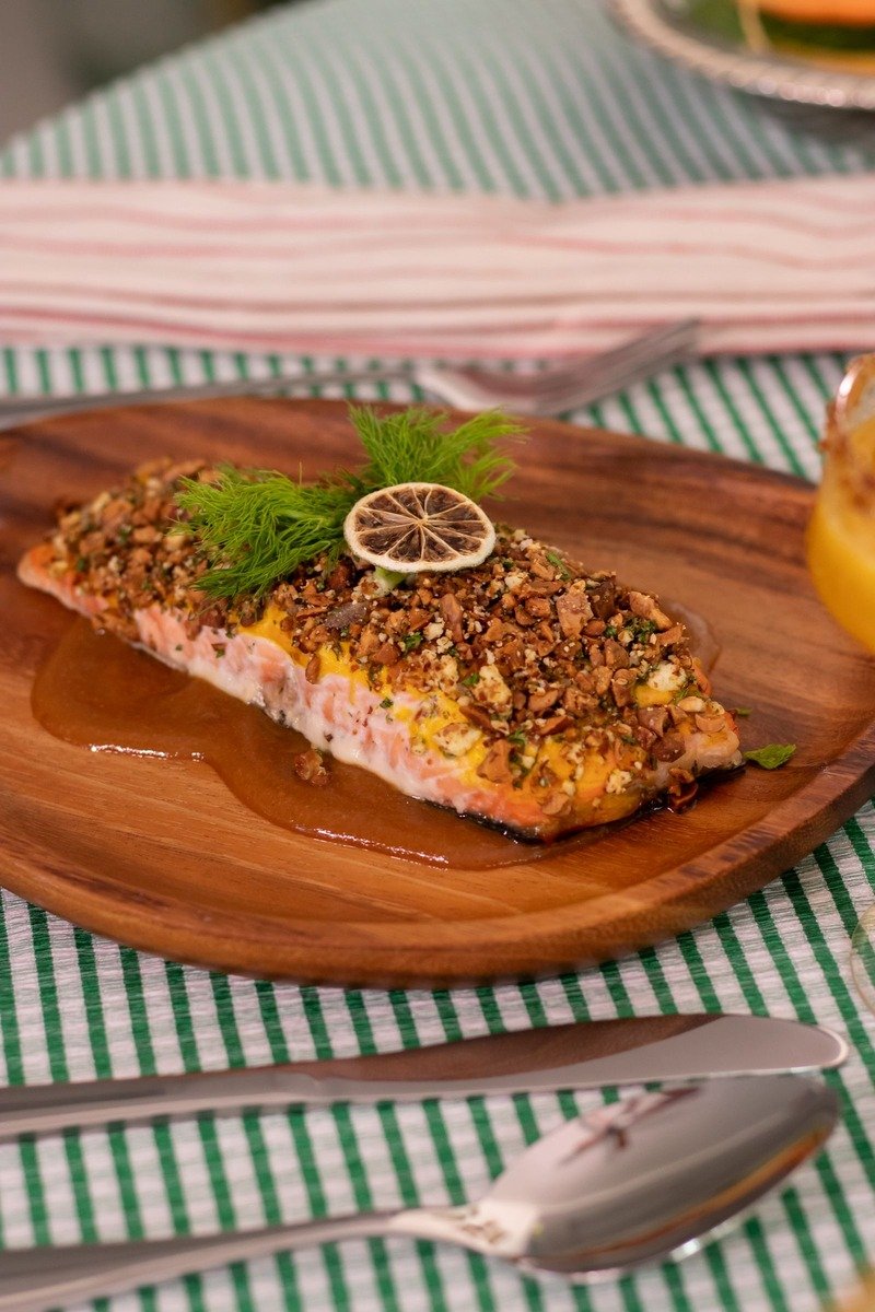 Baked salmon fillet with lemon and herbs