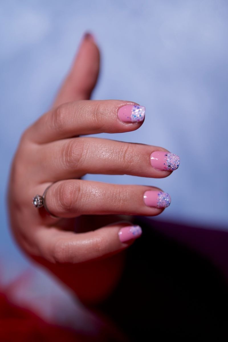 Nude nails with one gold starburst accent nail