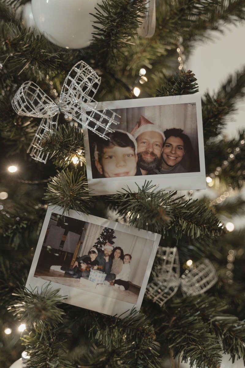 Ralph Lauren Christmas decor idea family photos