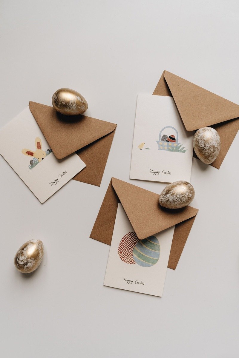 Easter greeting cards with envelopes and gold eggs