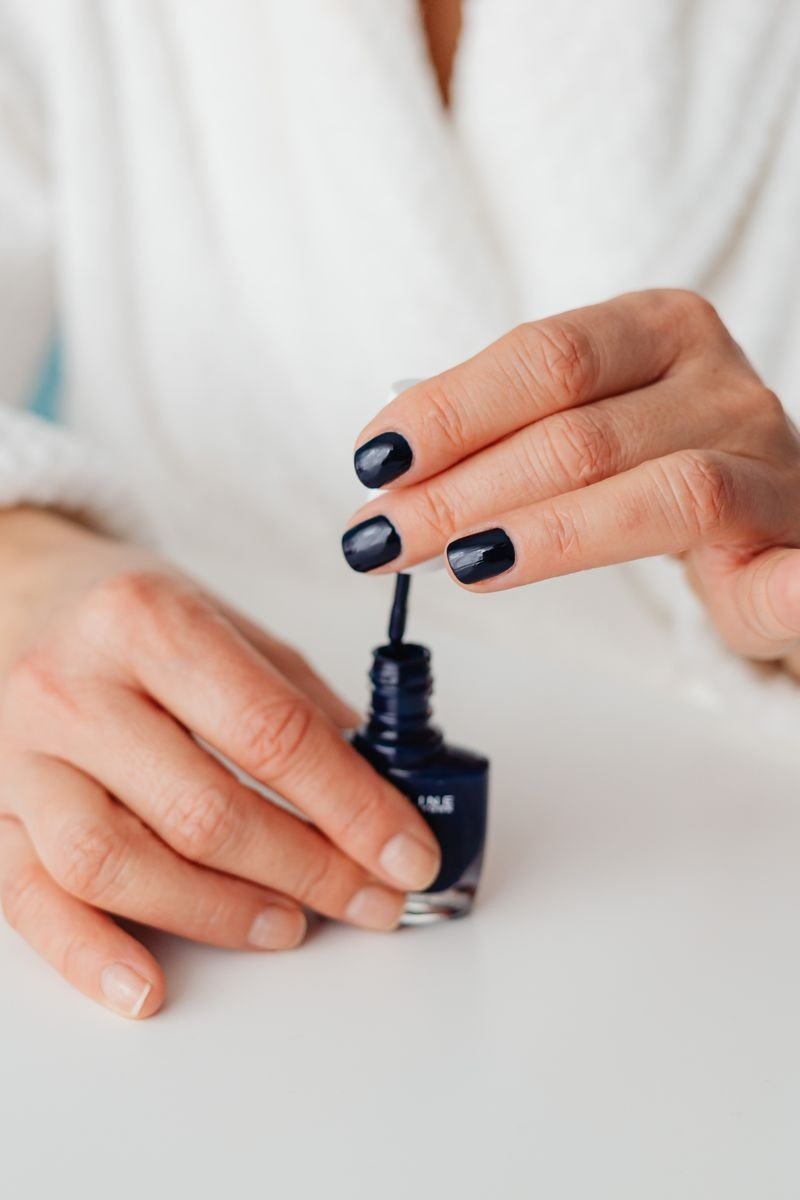 Dark blue aura nails with soft glowing center