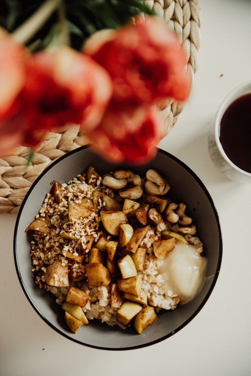 Apple cinnamon steel cut oats in a slow cooker