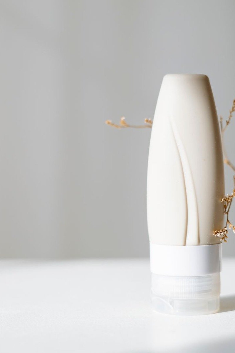 Sensitive-skin retinol lotion with calming chamomile imagery